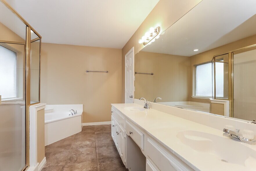 Building Photo - 700 Havencrest Dr