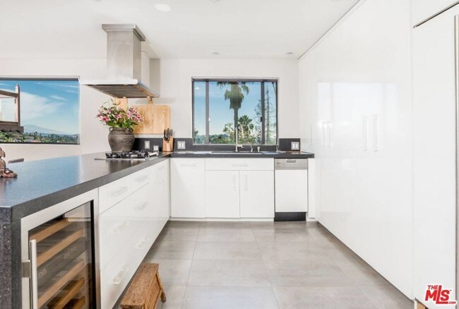 Building Photo - 2175 Ponet Dr