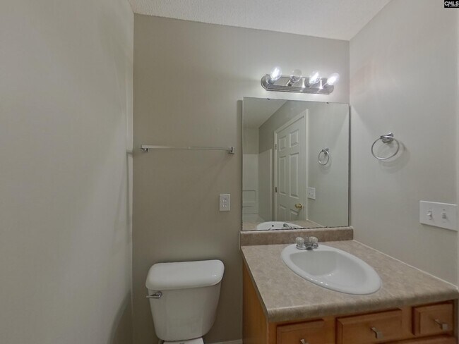 Building Photo - 732 Elderberry Ln