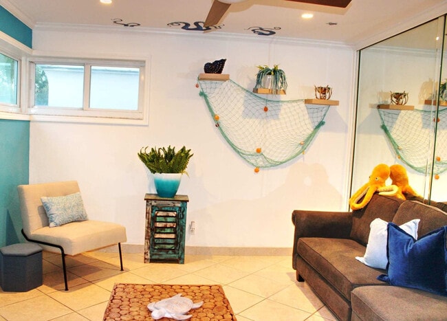 Building Photo - 330 Grant St