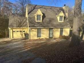 Building Photo - Move-in Ready!