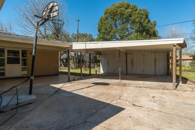Building Photo - 1706 Colby Dr
