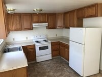 Building Photo - Central Loveland! Spacious 2 Bedroom / 1 B...