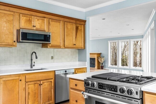 Building Photo - 328 East St