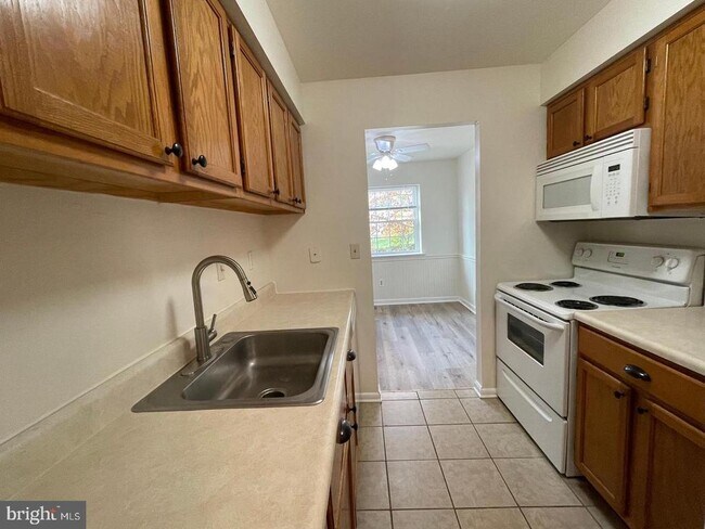 Building Photo - 3017 Valley Dr
