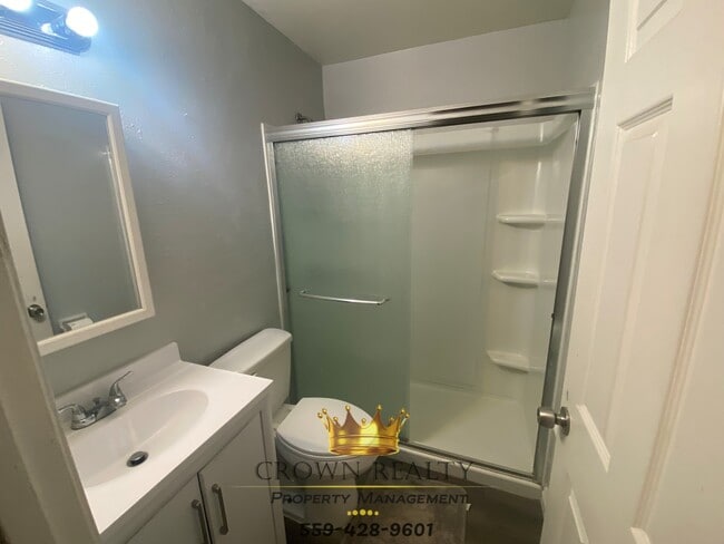 Building Photo - 1129 W Tulare Ave