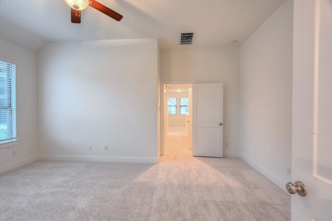 Building Photo - 1535 Crystal Stream Dr