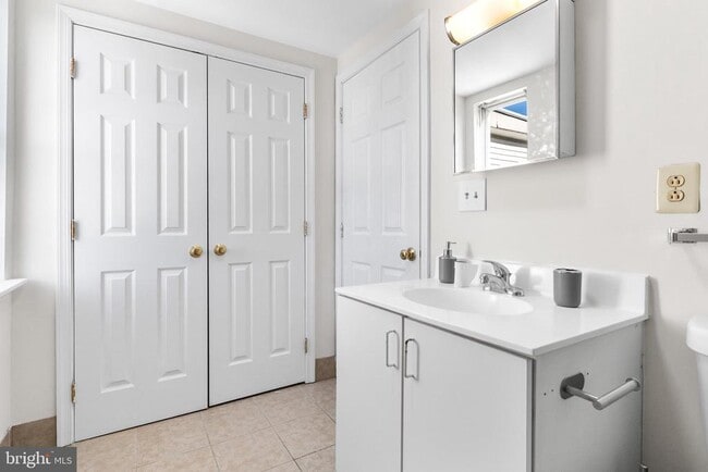 Building Photo - 1738 N Bouvier St