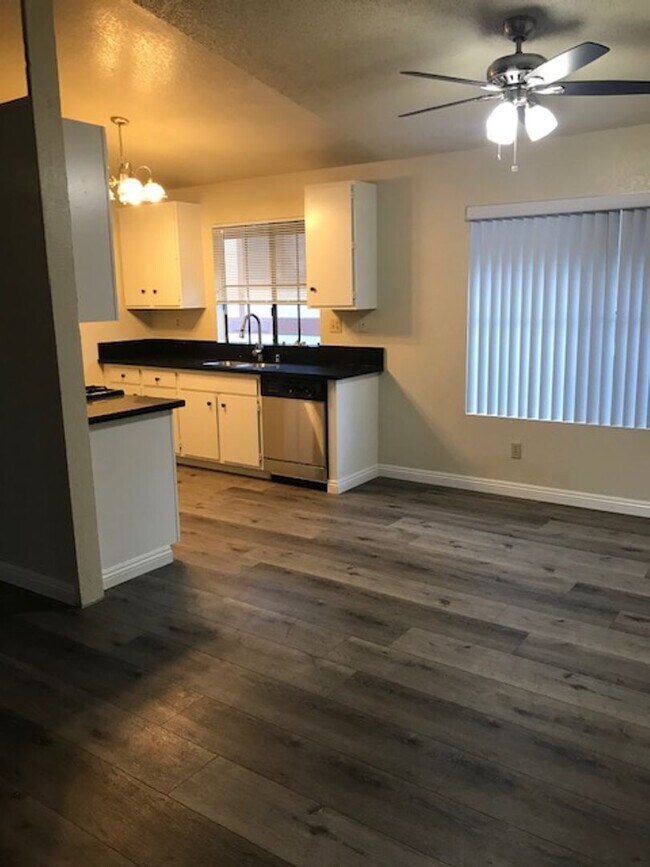 Building Photo - Rancho Meadows