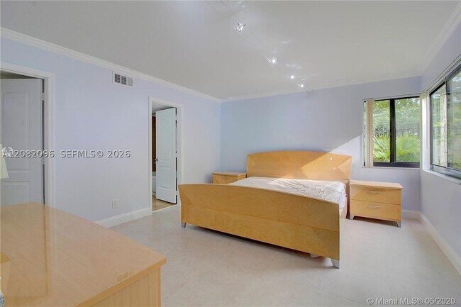 Building Photo - 323 Ives Dairy Rd