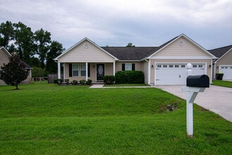 Building Photo - 202 Cottage Ln