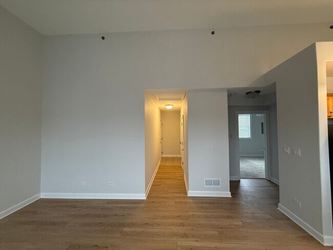 Building Photo - 206 W Main St