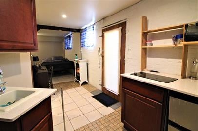 Building Photo - 811 E Pleasant St