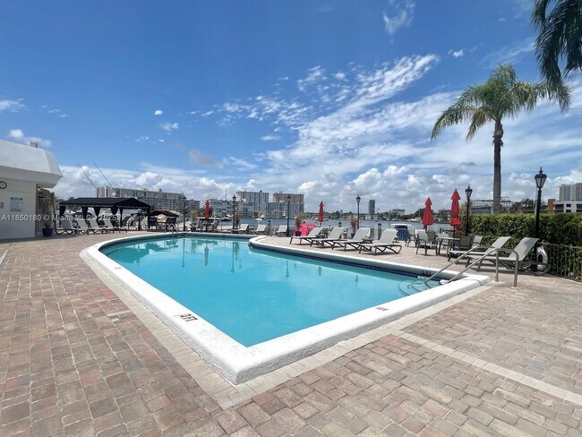 Building Photo - 100 Golden Isles Dr