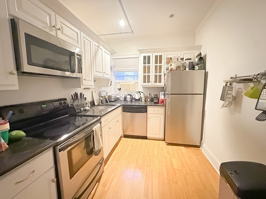 Building Photo - 521 Beacon St