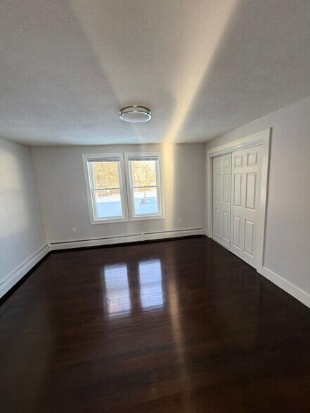 Building Photo - 610 Ives Row