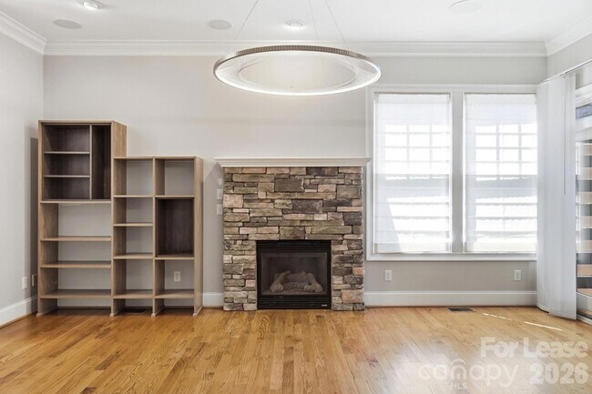 Building Photo - 520 Iverson Way