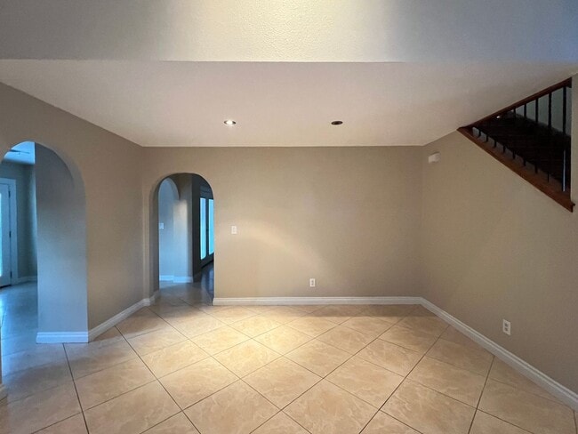 Building Photo - 3 bedroom upgraded Green Valley Home with Pool!