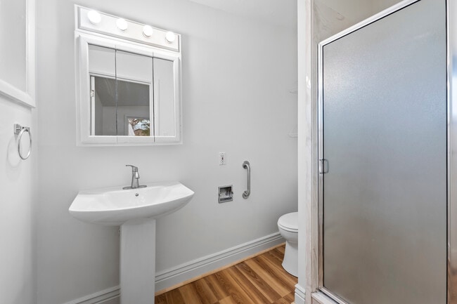 Building Photo - 817 Boughton St