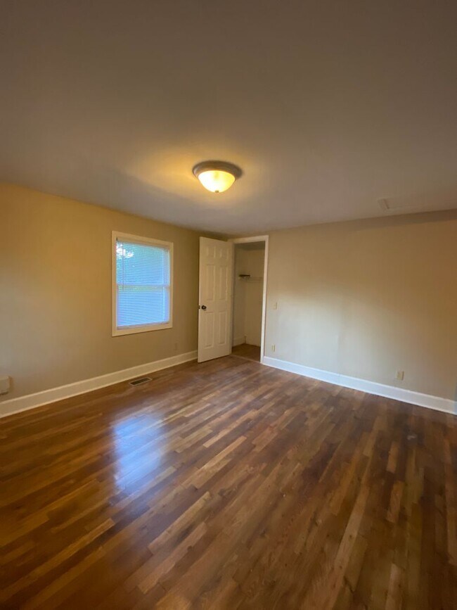 Building Photo - Charming 3-Bedroom, 2-Bath House with Detached Garage on west side of Athens, GA - PRE-LEASE FOR ...