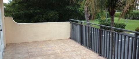 Building Photo - 2102 Alamanda Dr
