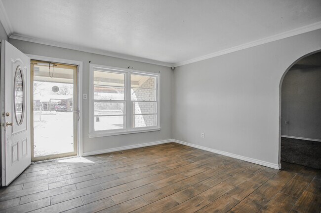 Building Photo - 2641 E Baylor St