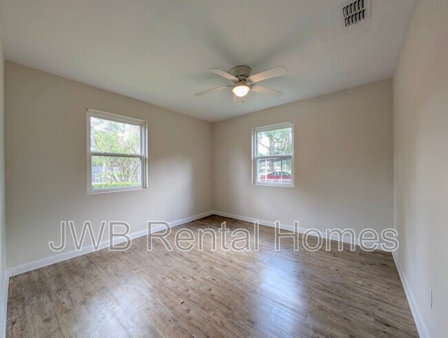 Building Photo - 6051 Park St