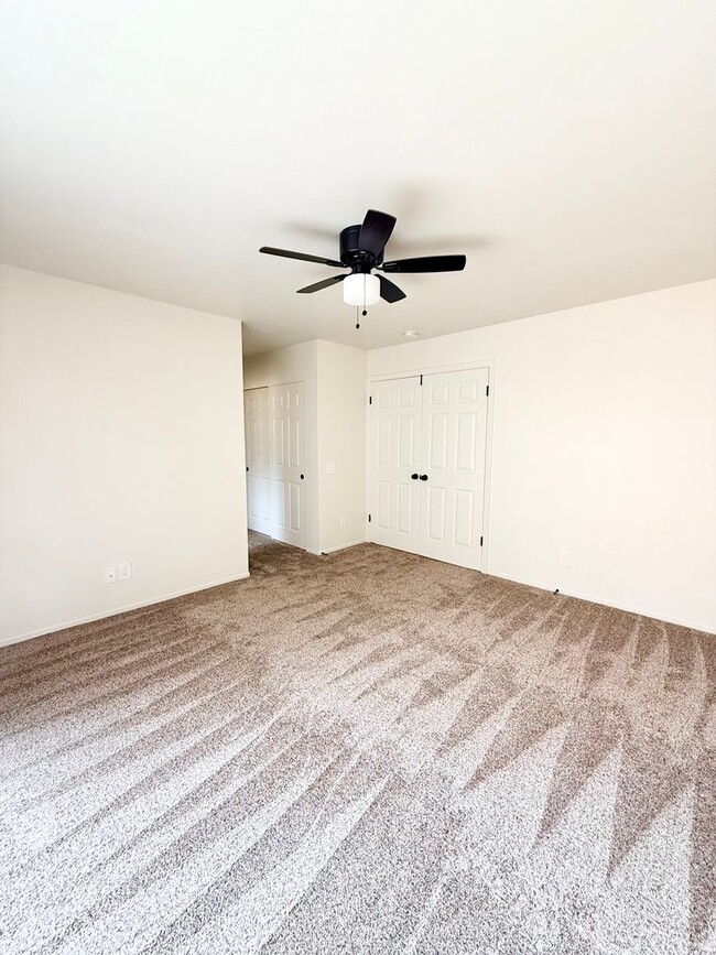 Building Photo - Lovely 3 Bedroom 2 Bathroom Available Now!