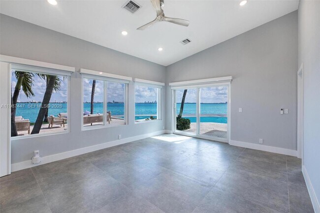 Building Photo - 1365 Bay Terrace