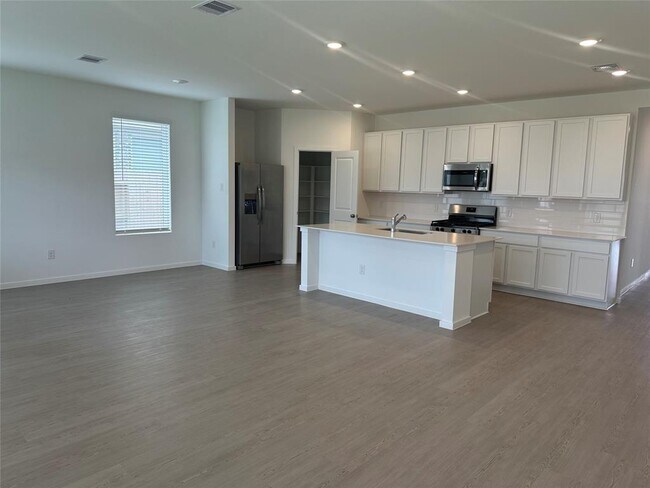 Building Photo - 6907 Harvest Wheat Ln