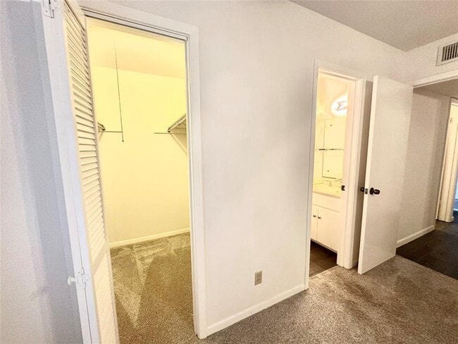 Building Photo - 5808 Nassau Dr