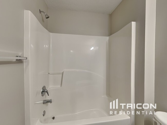 Building Photo - 1420 Shelnutt Ct