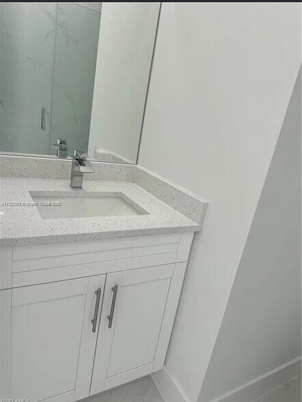 Building Photo - 1028 Eubanks St