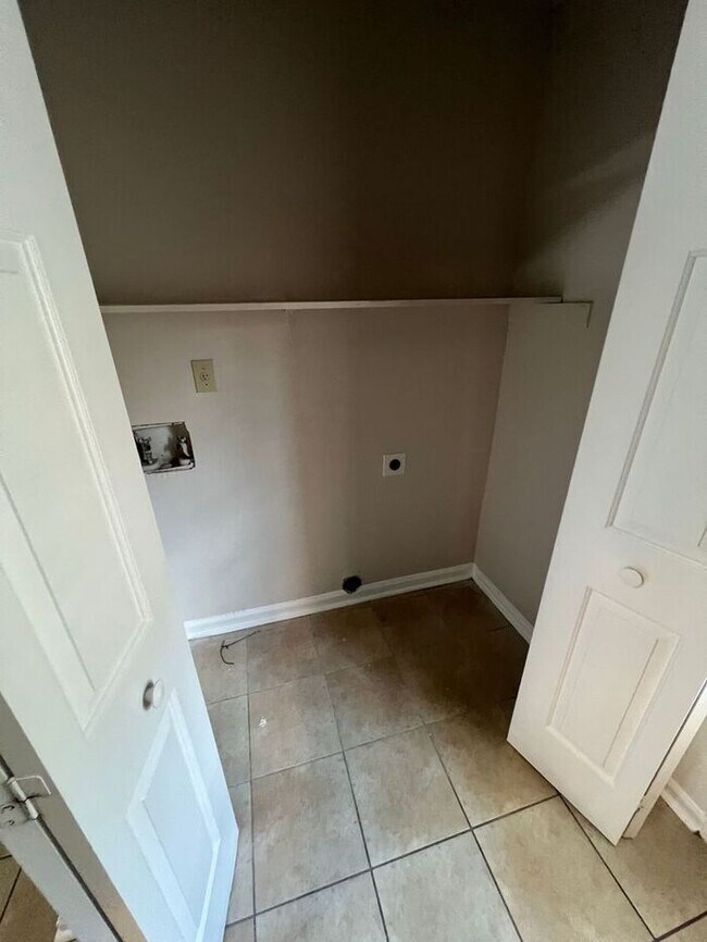 Building Photo - Spacious 2-Bed, 2-Bath Duplex in Lawrenceville — Ready Now!