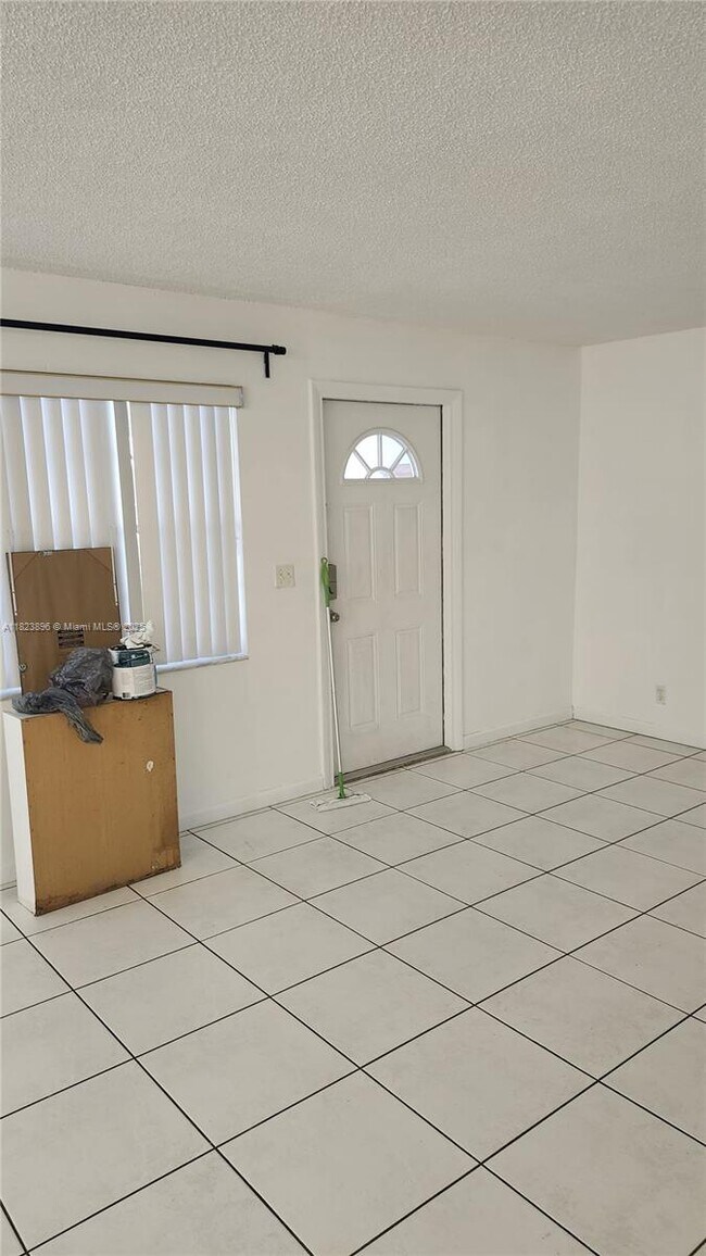 Building Photo - 200 NE 12th Ave