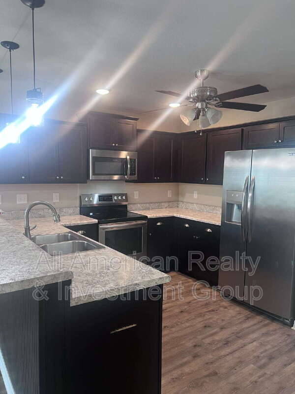 Building Photo - 426 Eisenhower Dr