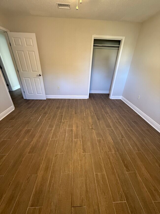 Building Photo - 7718 Reindeer St