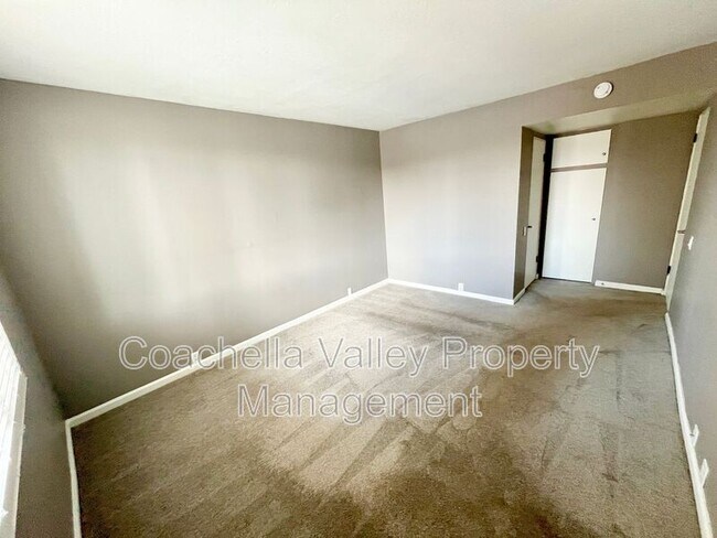 Building Photo - 400 N Sunrise Way