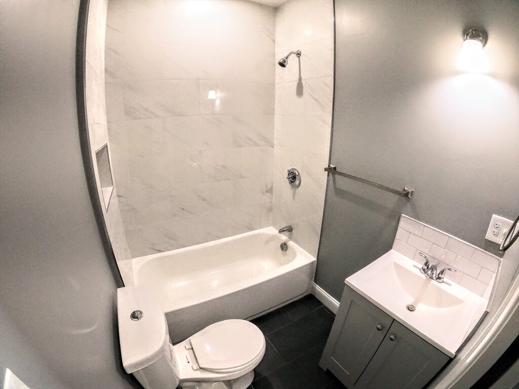 Building Photo - 2 Sunnyside St