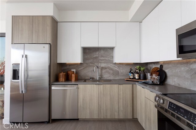 Building Photo - 511 S Harbor Blvd