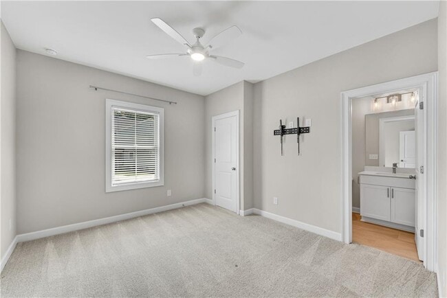 Building Photo - 427 Retreat Ln