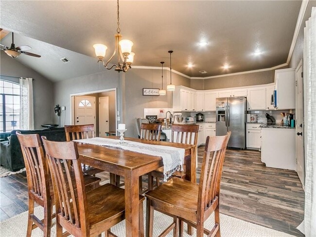 Building Photo - Gorgeous Home Located In Choctaw!!!