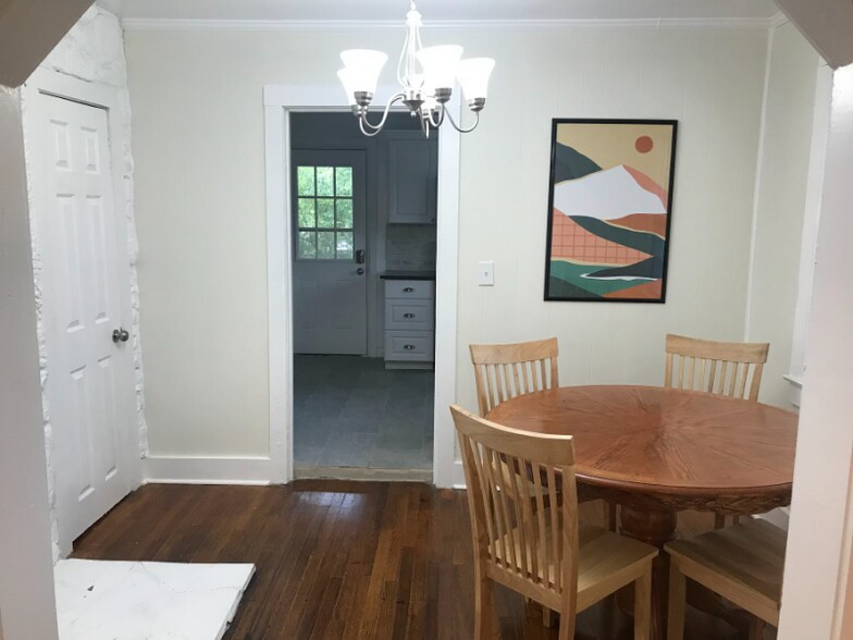 Building Photo - 4012 Meadow Rd