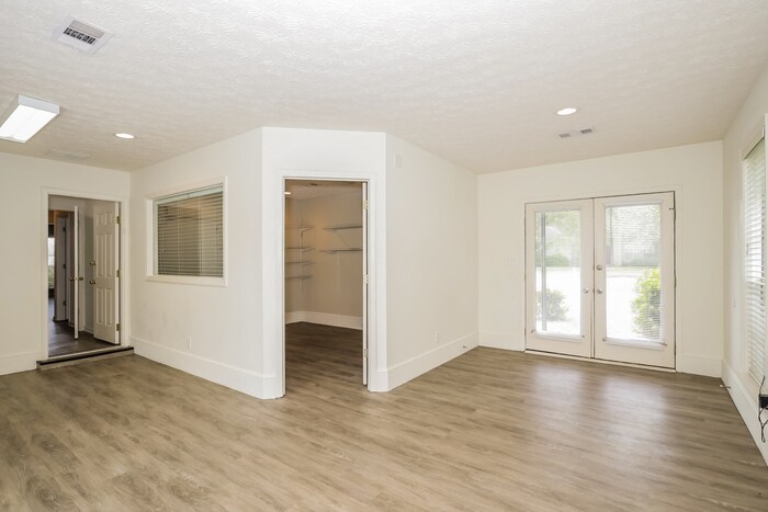 Building Photo - 985 Autumn Ridge Rd