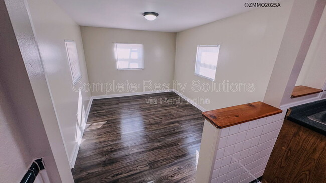 Building Photo - 10200 Tappan Dr