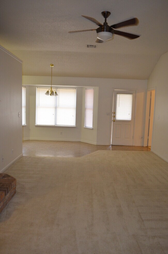 Building Photo - Cute 3bd/2ba pet friendly home in Killeen!