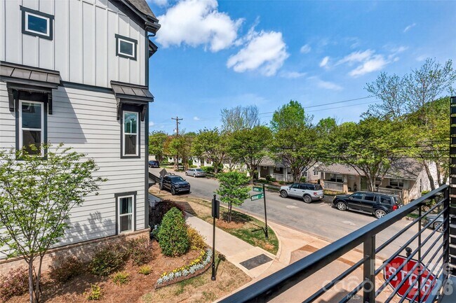 Building Photo - 504 Annie Lowery Wy