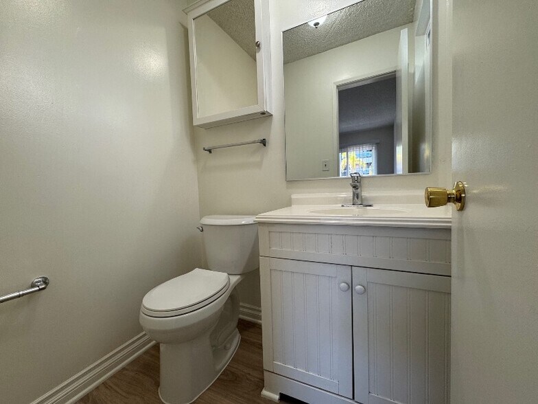 Building Photo - 613 N Guadalupe Ave