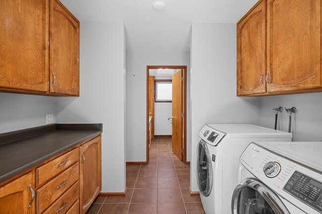 Building Photo - 1801 Wagon Trail Dr