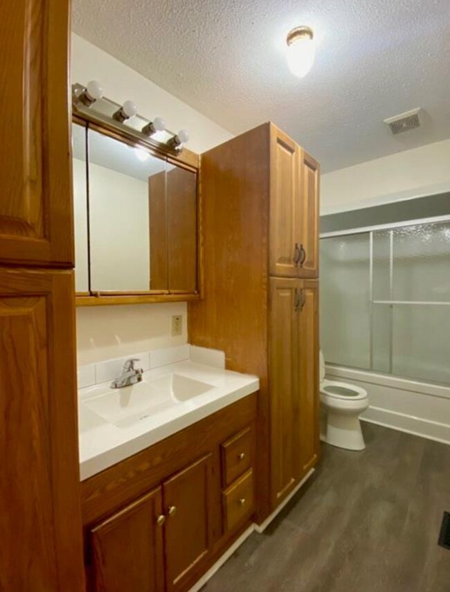 Building Photo - NEW LISTING!!!!!